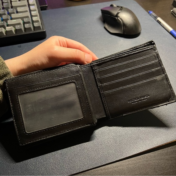 Bottega Veneta Classic Bi-Fold Leather Wallet - Picture 3 of 8